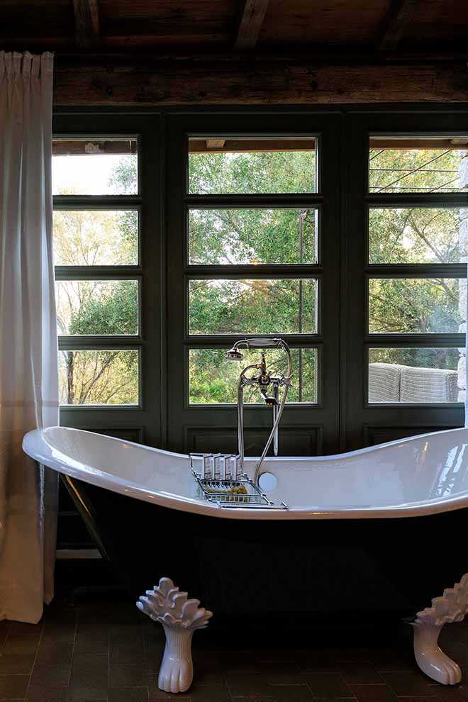 A Mandria di Murtoli bathtub