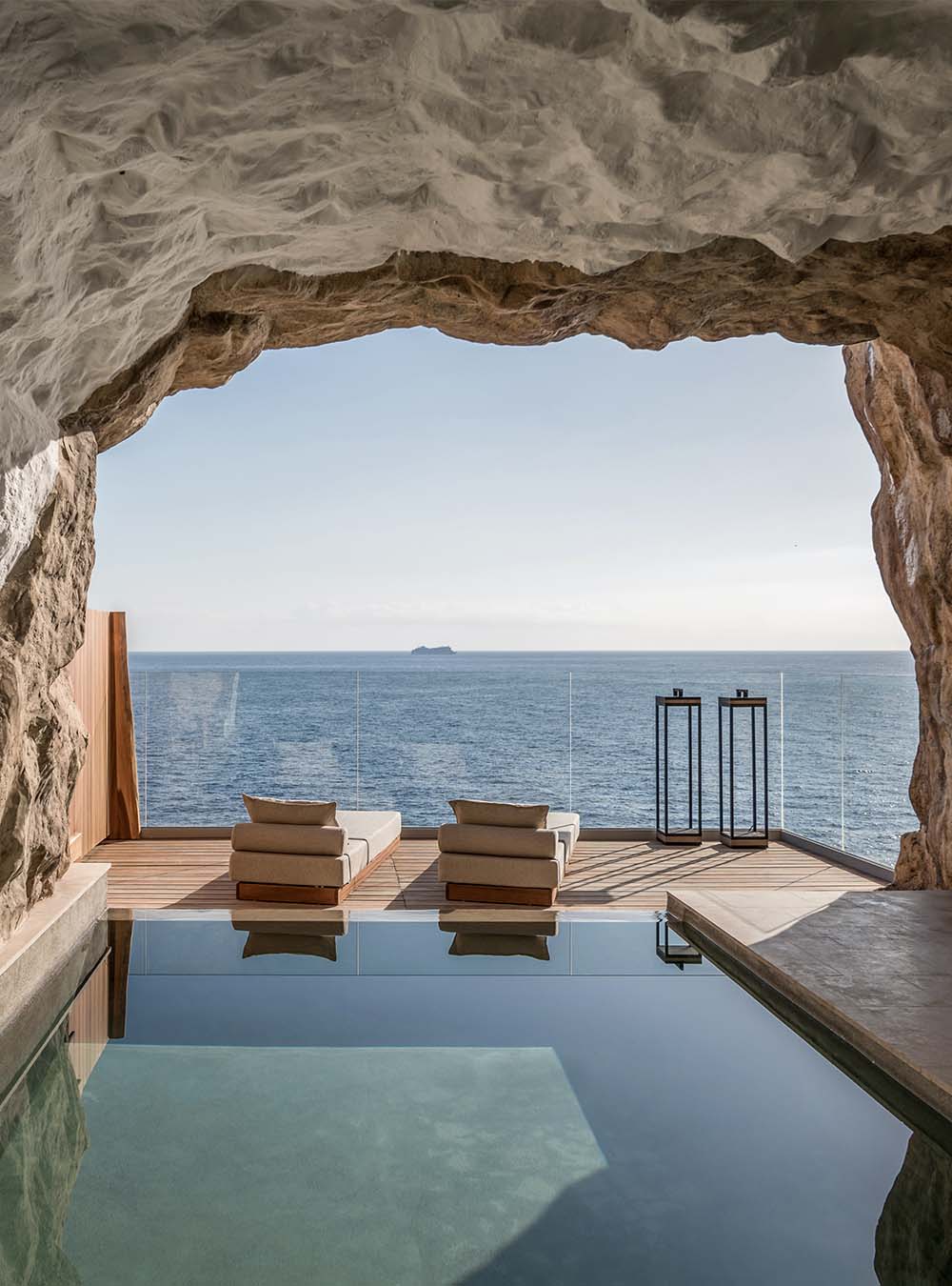Acro Suites