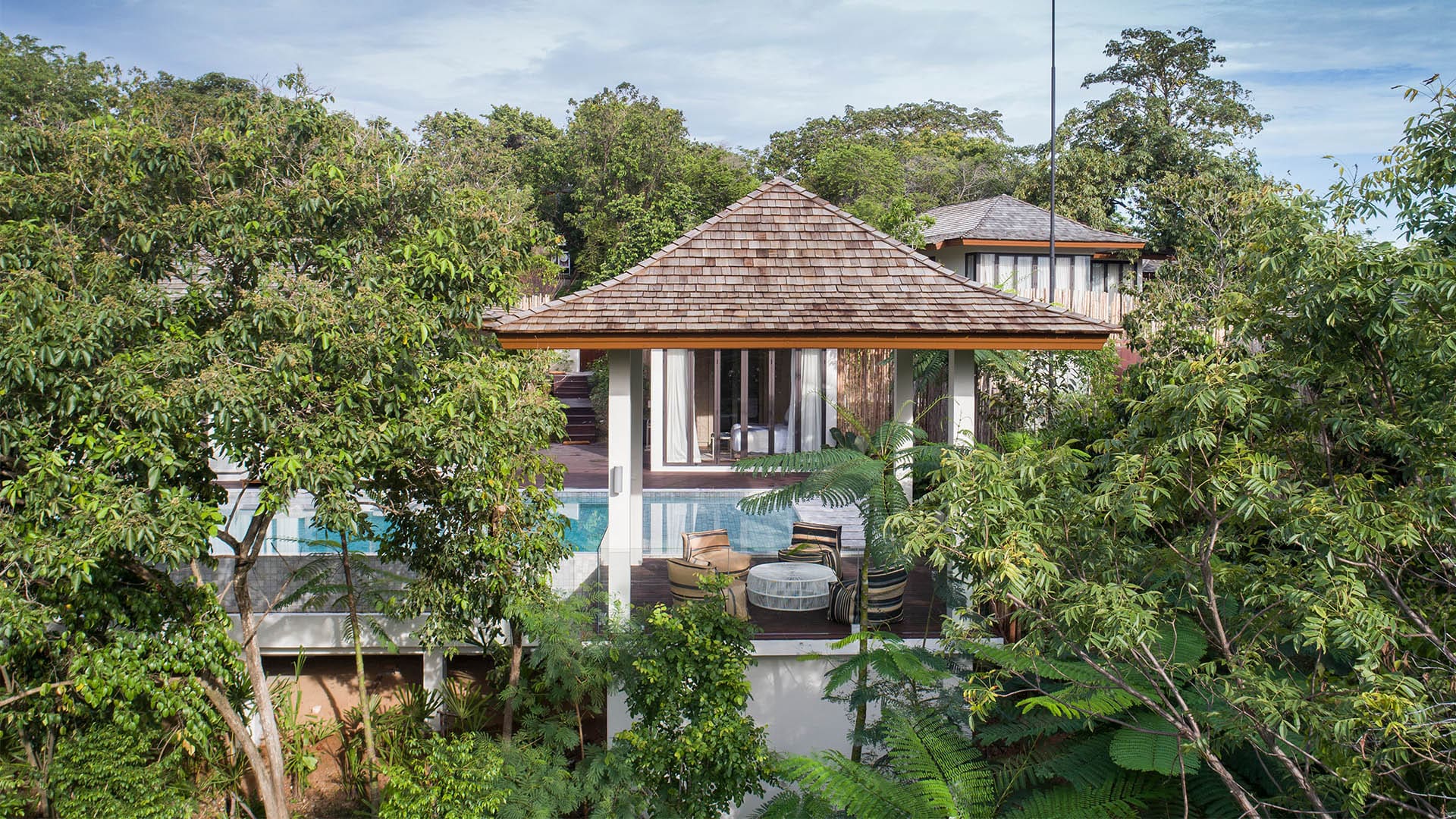 The most beautiful beachfront hotels in Thailand 10 Cape Fahn resized 4