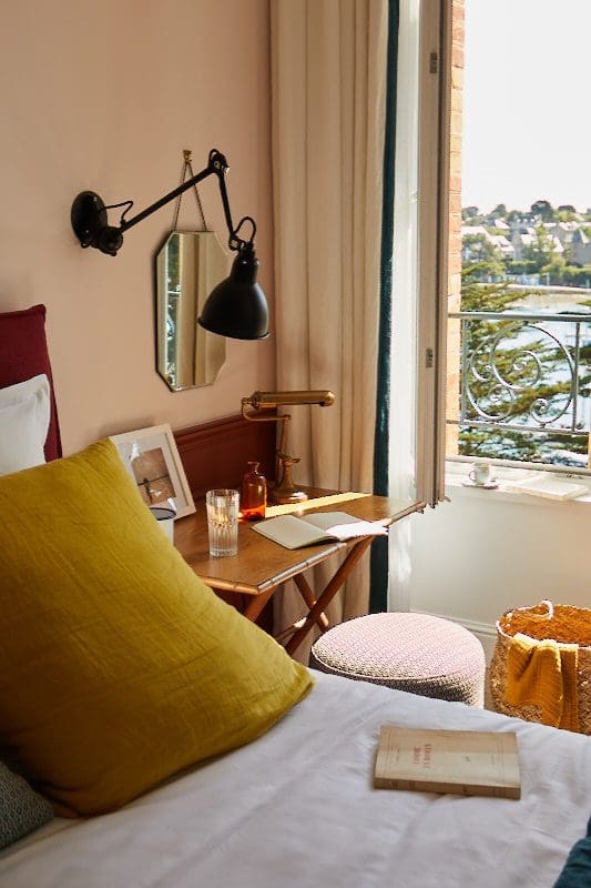 Cosy Chausey Room