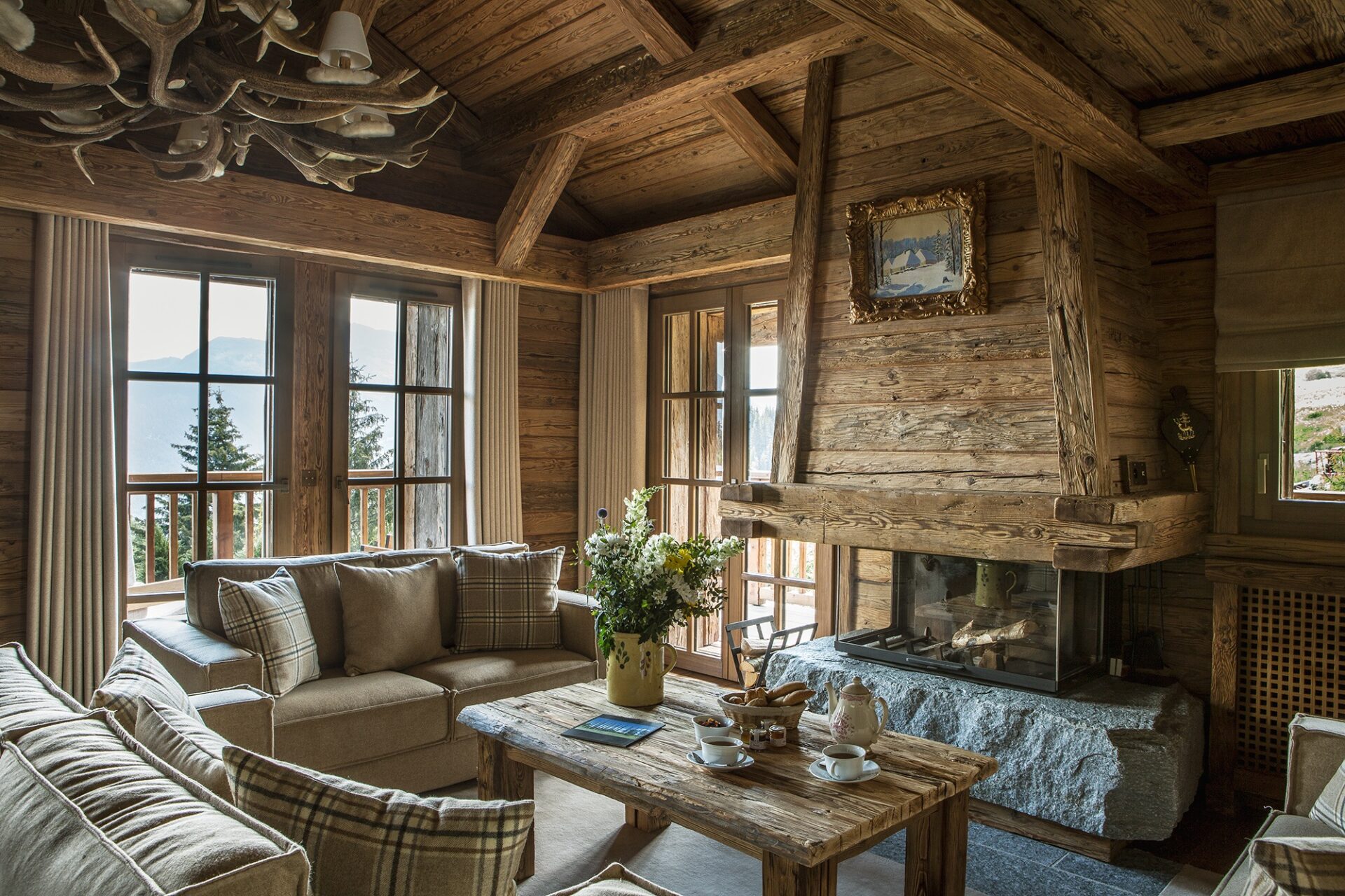Quiz: Which ski resort is best for you? Plus, our must-book chalets 16 Salon de la Suite Edelweiss