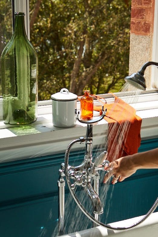 Shower by the sea in our Suite Emeraude
