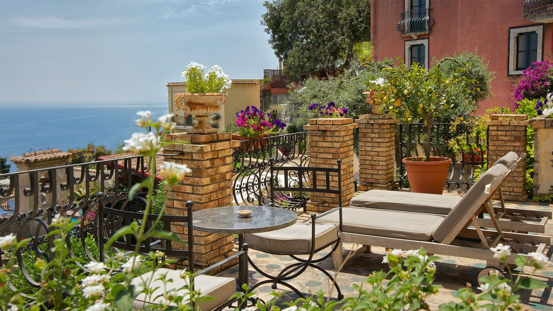 Villa Carlotta resized 2